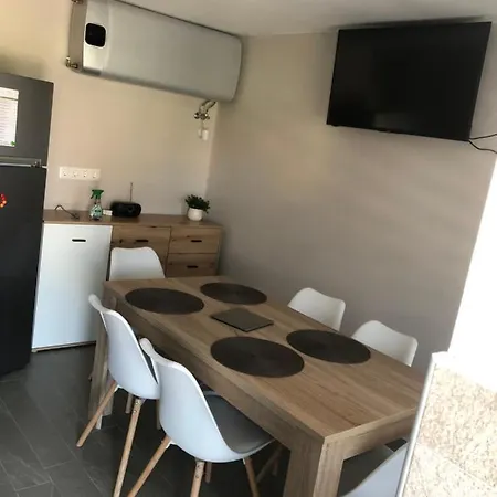 Apartment Siraly 2 *